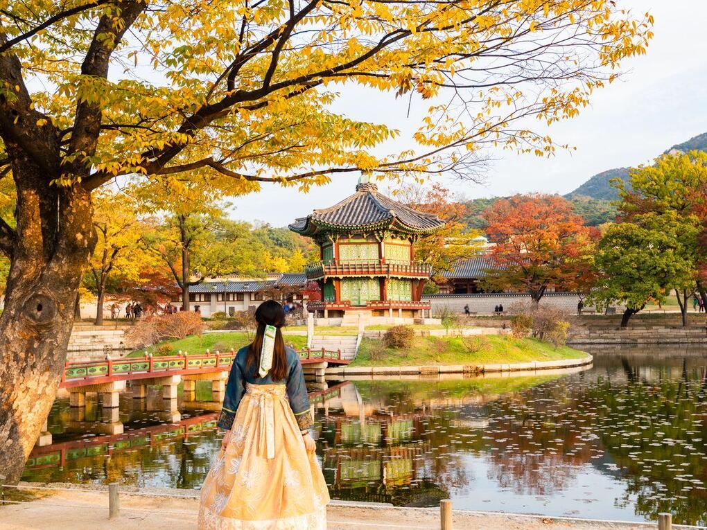 Một g&oacute;c chụp ở đ&igrave;nh Gyeonghoeru. Ảnh: Velt