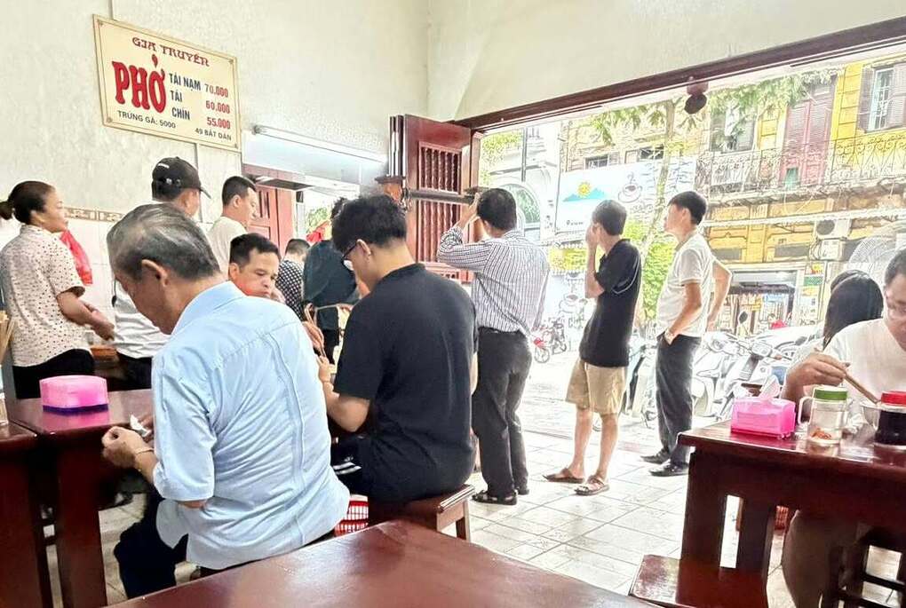 Qu&aacute;n phở B&aacute;t Đ&agrave;n. Ảnh: Viet Trung