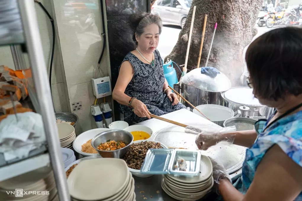 B&aacute;nh cuốn Thanh V&acirc;n. Ảnh: Ho&agrave;ng Giang