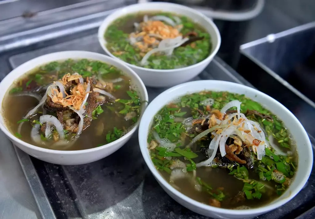 Miến lươn nước gi&ograve;n ở Ch&acirc;n Cầm. Ảnh: Đ&igrave;nh Huy