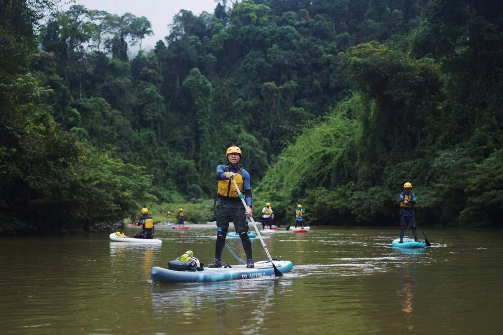 Ch&egrave;o SUP ở P&ugrave; M&aacute;t. Ảnh: Umove