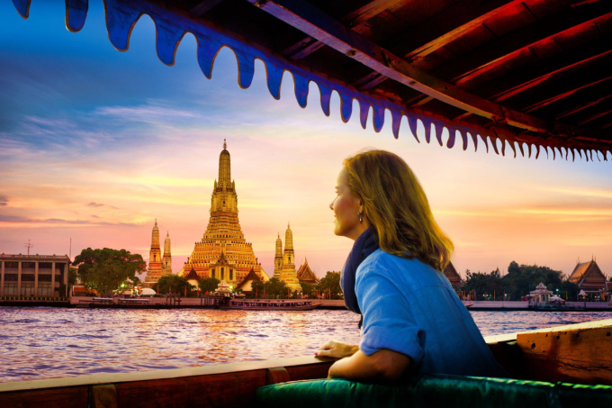 Du thuyền tr&ecirc;n s&ocirc;ng Chao Phraya ngắm ch&ugrave;a B&igrave;nh Minh Wat Arun Ảnh: TAT