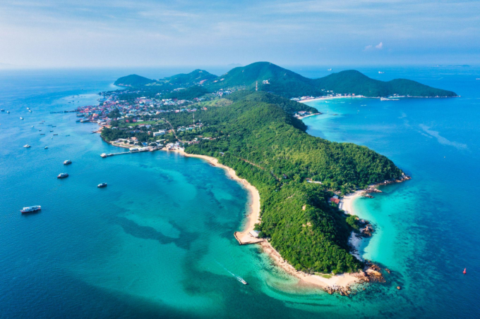 To&agrave;n cảnh đảo Koh Larn, Pattaya, Bang Lamung với những b&atilde;i biển c&aacute;t trắng v&agrave; l&agrave;n nước xanh ngọc b&iacute;ch. Ảnh: TAT