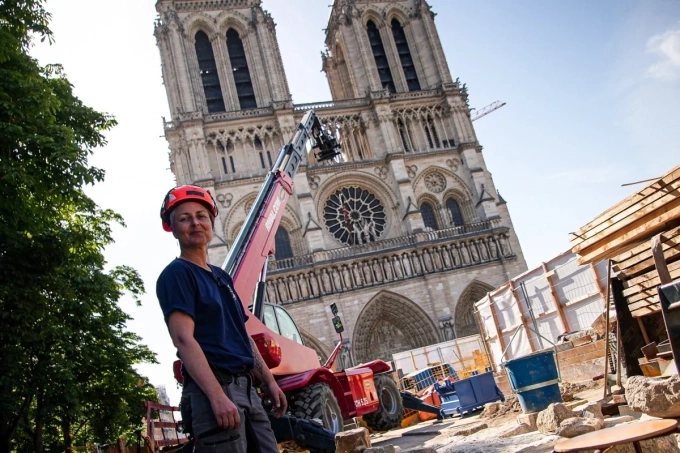 Những b&iacute; mật b&ecirc;n dưới nh&agrave; thờ Đức B&agrave; Paris &iacute;t người biết