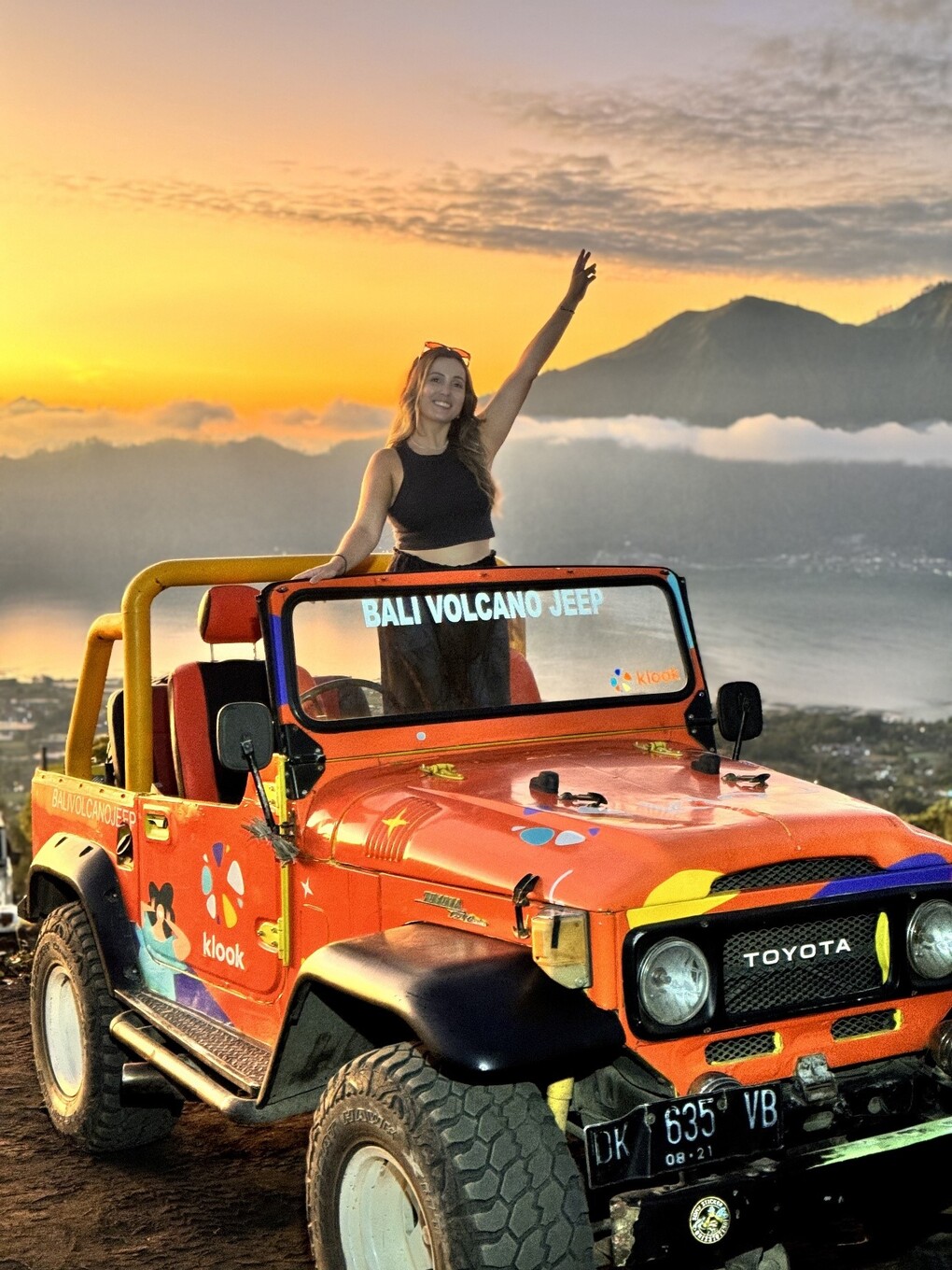Du kh&aacute;ch trải nghiệm tour xe jeep ngắm b&igrave;nh minh tại Bali (Indonesia), một trong những hoạt động c&oacute; thể đặt qua nền tảng Klook. Ảnh: Klook