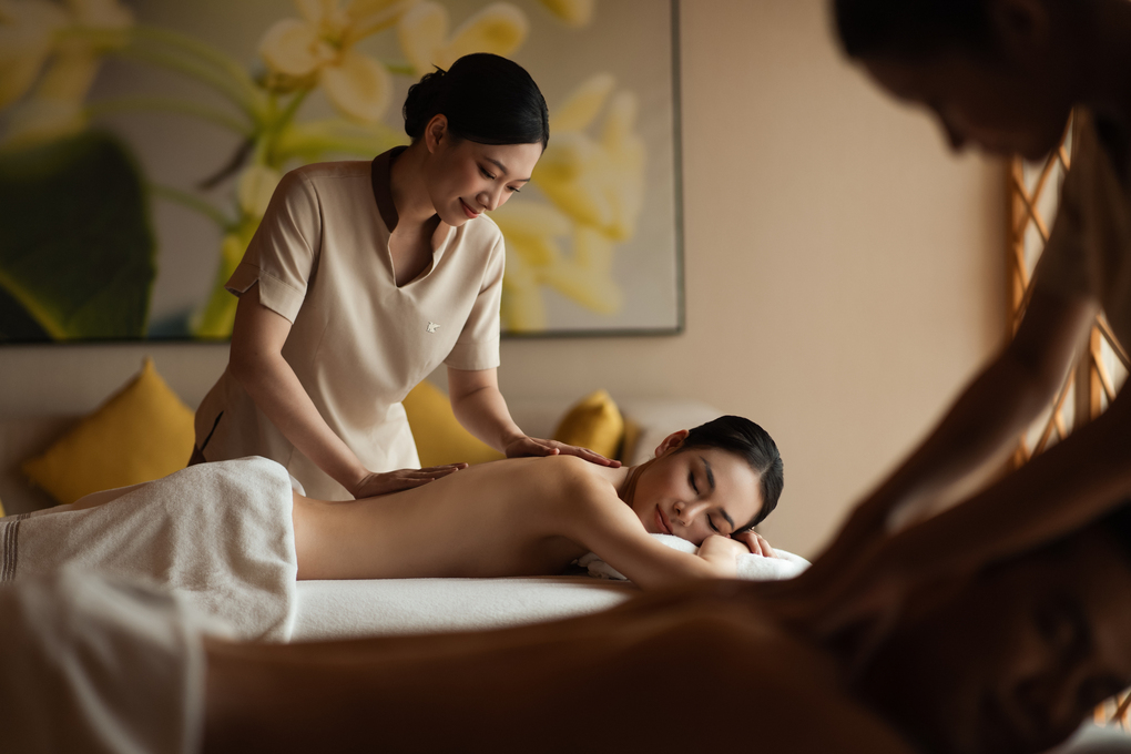 Kh&aacute;ch trải nghiệm dịch vụ tại spa LOccitane en Provence. Ảnh: JW Marriott Hotel Hanoi