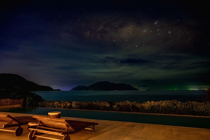 Bầu trời đ&ecirc;m đầy sao ở C&ocirc;n Sơn. Ảnh: Six Senses Con Dao