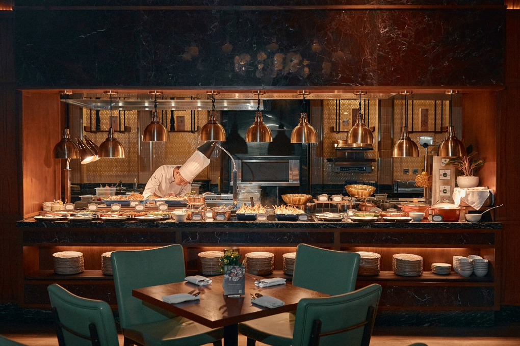 Kh&ocirc;ng gian Buffet của The Strand - Hilton Saigon. Ảnh: Hilton Saigon