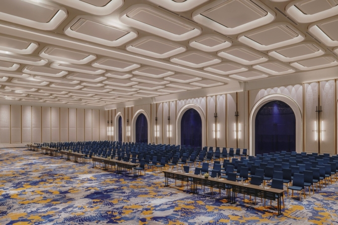Fairmont Hanoi sở hữu kh&ocirc;ng gian sự kiện l&ecirc;n tới hơn 4.000 m2, với Grand Ballroom kh&ocirc;ng cột rộng 1.100 m2. Ảnh: Fairmont