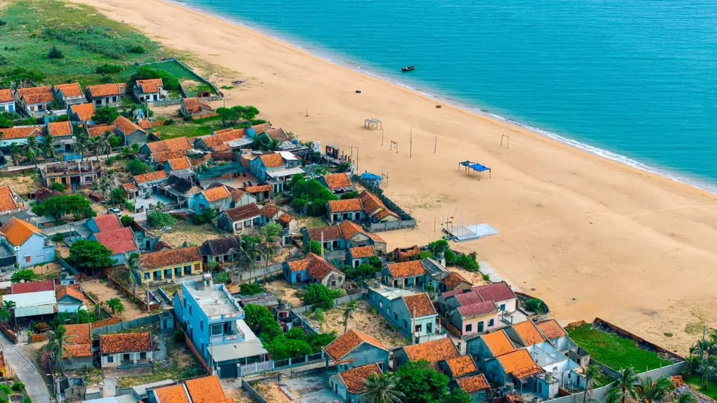 L&agrave;ng L&ograve; nh&igrave;n từ tr&ecirc;n cao. Ảnh: B&ugrave;i Văn Hải