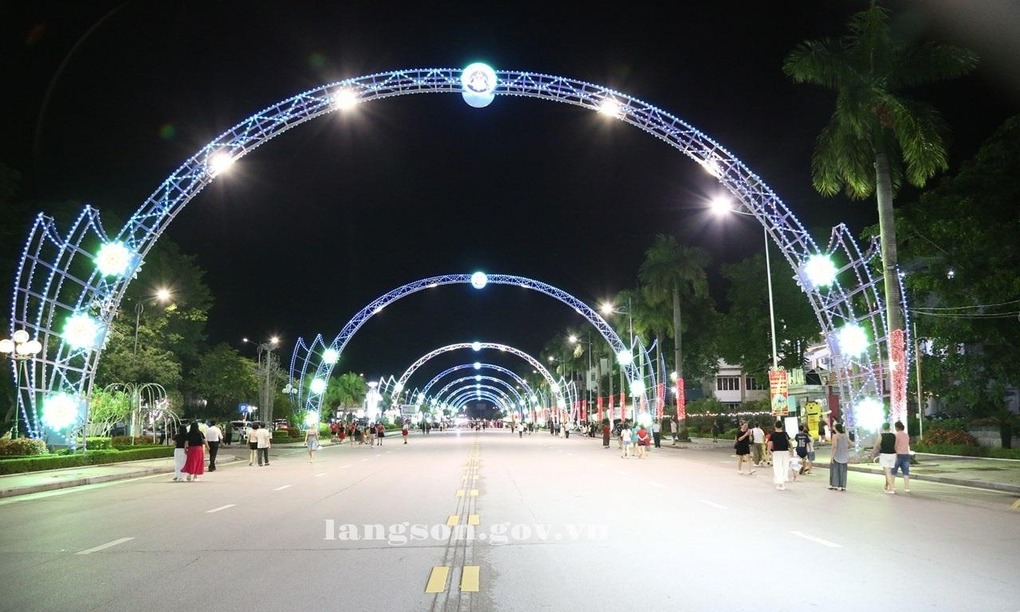 Kh&ocirc;ng gian văn h&oacute;a đường H&ugrave;ng Vương ng&agrave;y khai trương. Ảnh: Cổng th&ocirc;ng tin điện tử tỉnh Lạng Sơn