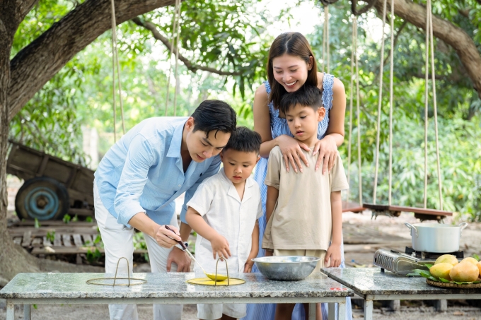 Thăm vườn xo&agrave;i C&aacute;t Ti&ecirc;n v&agrave; học l&agrave;m b&aacute;nh xo&agrave;i. Ảnh: Radisson Blu Resort Cam Ranh