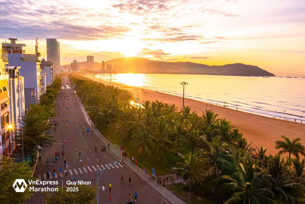 B&igrave;nh minh tại biển Quy Nhơn. Ảnh: VnExpress Marathon