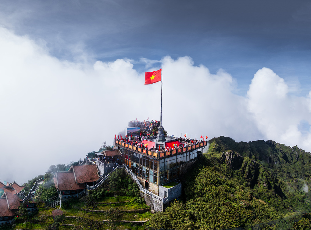 Quần thể t&acirc;m linh tr&ecirc;n đỉnh Fansipan. Ảnh: Sun Group