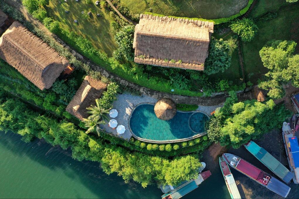 To&agrave;n cảnh khu nghỉ dưỡng nh&igrave;n từ tr&ecirc;n cao. Ảnh: Mai Chau Hideaway Lake Resort