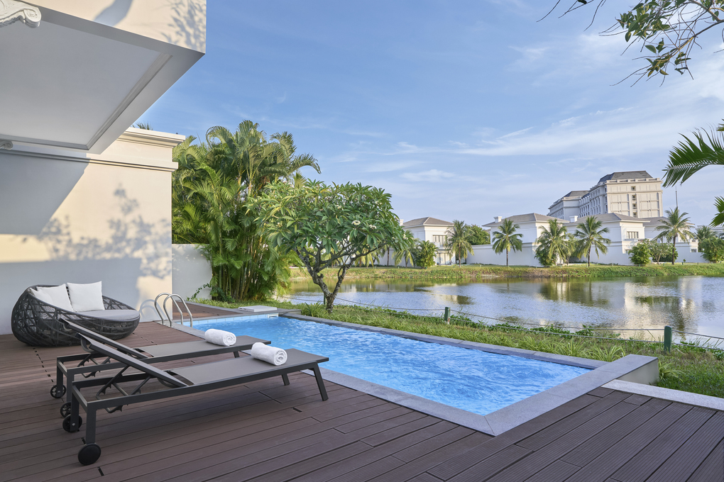 Hồ bơi ri&ecirc;ng tại từng villa cho kh&aacute;ch lưu tr&uacute;. Ảnh: Sheraton Phu Quoc Long Beach Resort