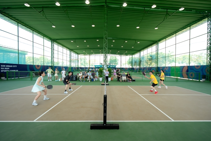 Sun Sports City Ninh sở hữu cụm 41 s&acirc;n pickleball c&oacute; m&aacute;i che, cho ph&eacute;p việc tập luyện kh&ocirc;ng bị gi&aacute;n đoạn bởi thời tiết. Ảnh: Sun Group