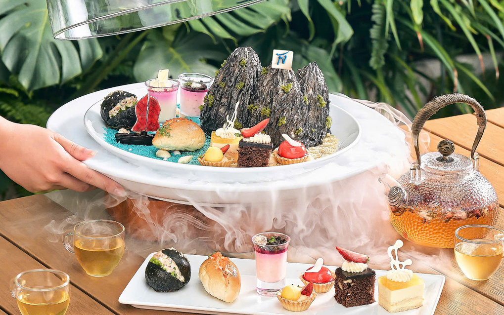 Set tr&agrave; chiều Hương Sắc Vịnh Kỳ Quan. Ảnh: Novotel Ha Long Bay