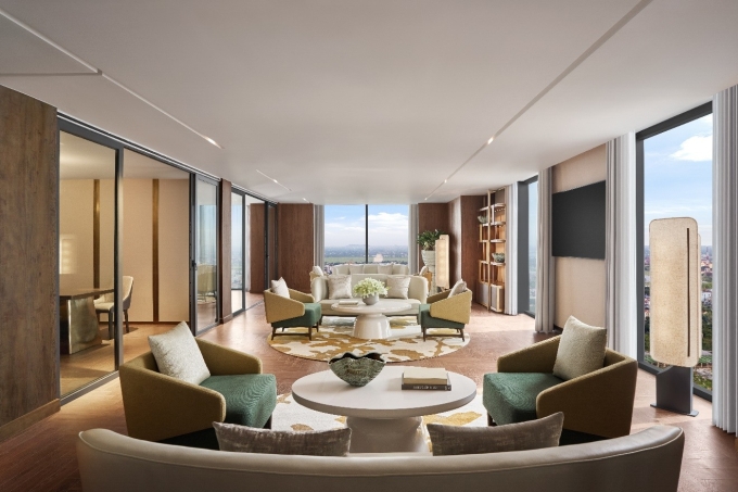 Executive Lounge tr&ecirc;n tầng 26 l&agrave; kh&ocirc;ng gian d&agrave;nh ri&ecirc;ng cho c&aacute;c kh&aacute;ch lưu tr&uacute; từ hạng ph&ograve;ng Deluxe Executive trở l&ecirc;n. Ảnh: Pullman Ninh B&igrave;nh