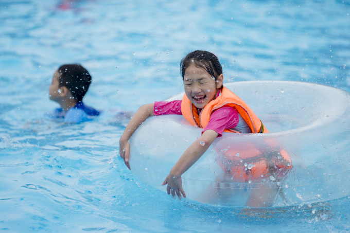 Trẻ em vui chơi dưới nước tại Sun World Ha Nam. Ảnh: Sun Group