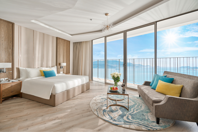 Nội thất tiện nghi trong ph&ograve;ng nghỉ. Ảnh: The Empyrean Nha Trang