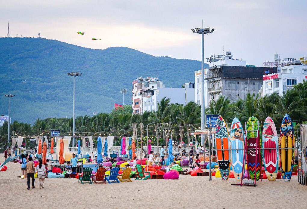 Cho thu&ecirc; sup b&ecirc;n bờ biển Quy Nhơn. Ảnh: Dũng Nh&acirc;n