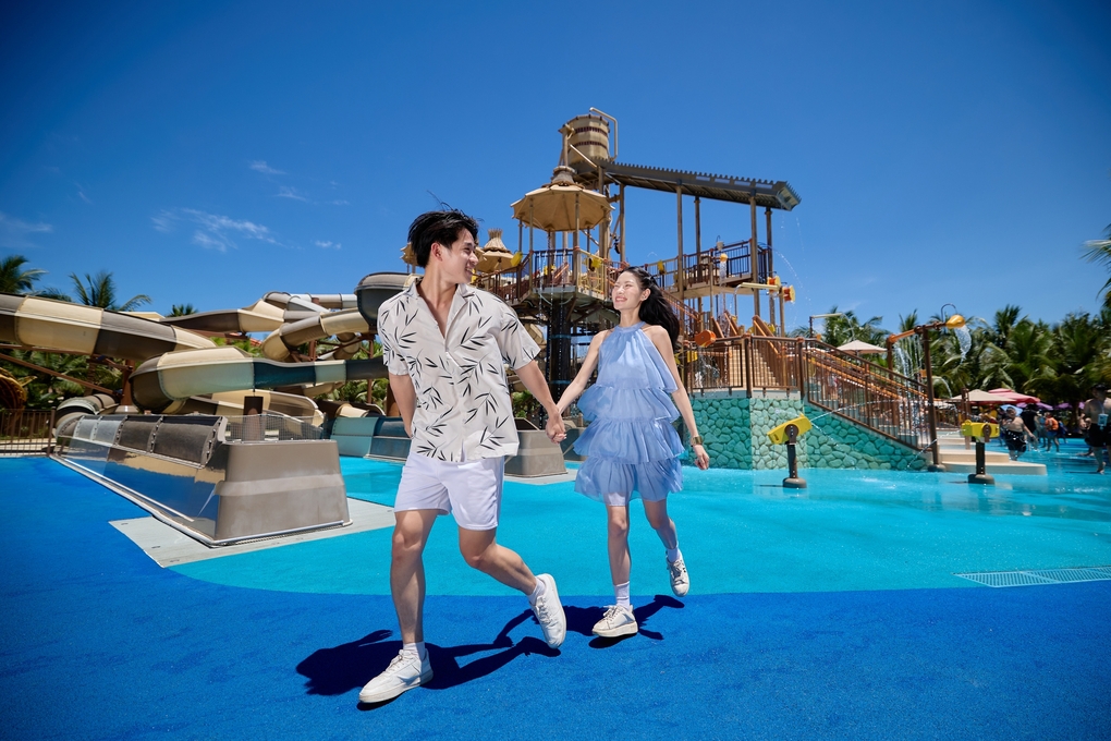 Kh&aacute;ch trải nghiệm Sun World Sam Son. Ảnh: Sun Group