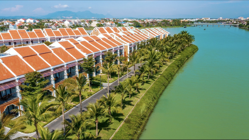 Kh&ocirc;ng gian nghỉ dưỡng của Hoi An Memories Resort & Spa khai th&aacute;c sự h&agrave;i h&ograve;a giữa kiến tr&uacute;c, cảnh quan v&agrave; nhịp sống đặc trưng của Hội An. Ảnh: