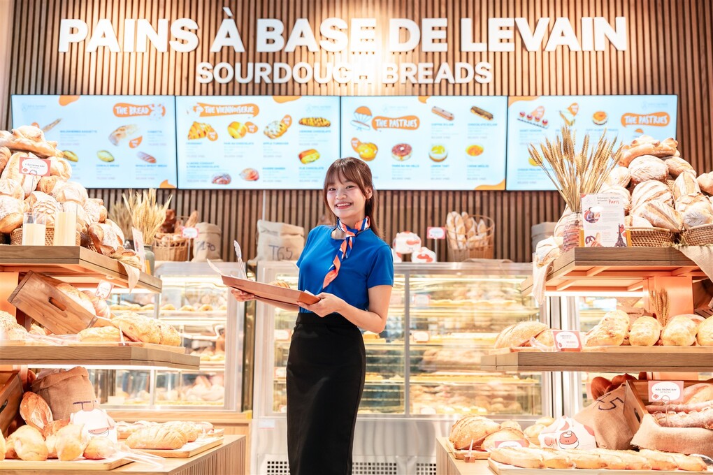 Tiệm b&aacute;nh Eric Kayser vừa khai trương. Ảnh: Sun Group
