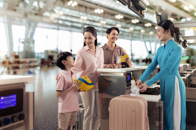 H&agrave;nh kh&aacute;ch checkin tại quầy Vietnam Airlines. Ảnh: Vietnam Airlines