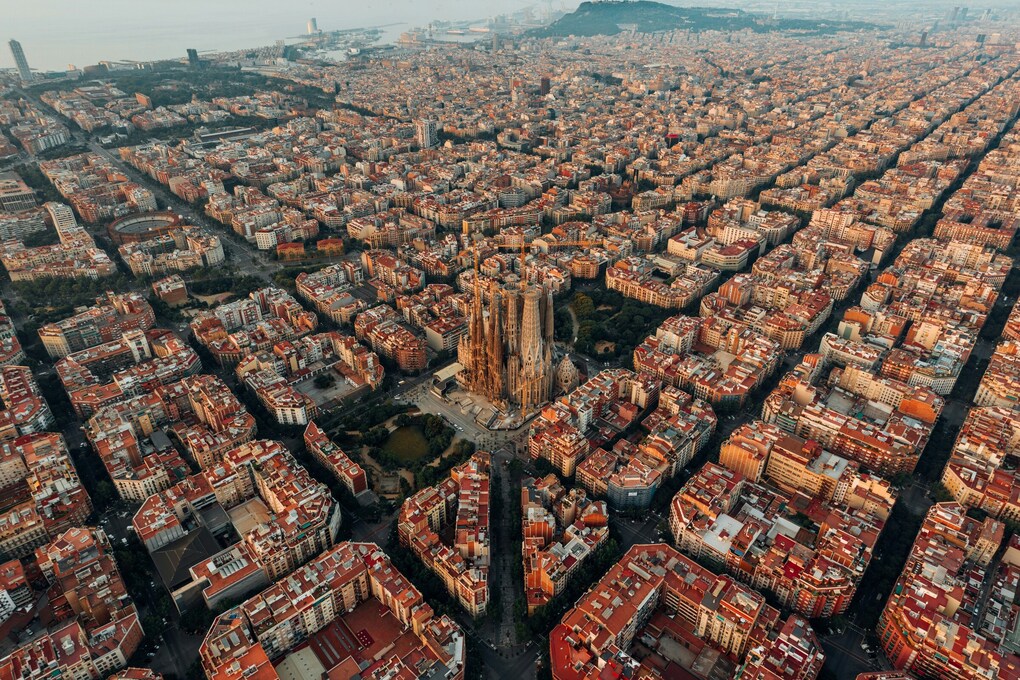 Barcelona với c&aacute;c c&ocirc;ng tr&igrave;nh của Antoni Gaud&iacute;. Ảnh: Unsplash